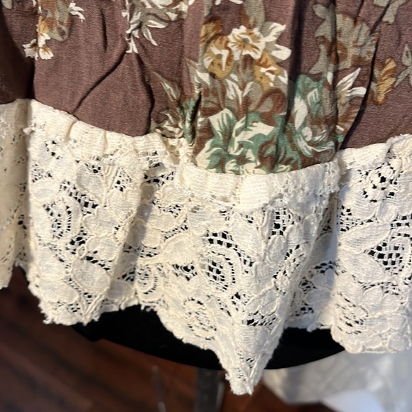 Women’s sleeveless top with lace. Brown with floral pattern size M - Picture 3 of 9